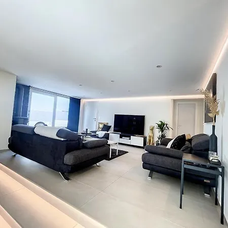Moderne Avec Terrasse Et Piscine A Chatel Sur * Bex