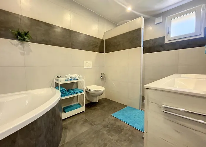 Moderne Avec Terrasse Et Piscine A Chatel Sur شقة بيش