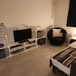 Moderne Avec Terrasse Et Piscine A Chatel Sur アパート