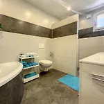Moderne Avec Terrasse Et Piscine A Chatel Sur アパート ベー