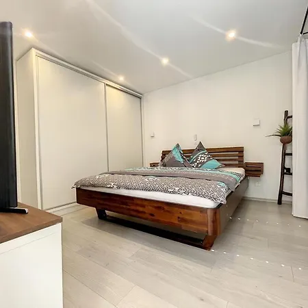Moderne Avec Terrasse Et Piscine A Chatel Sur بيش